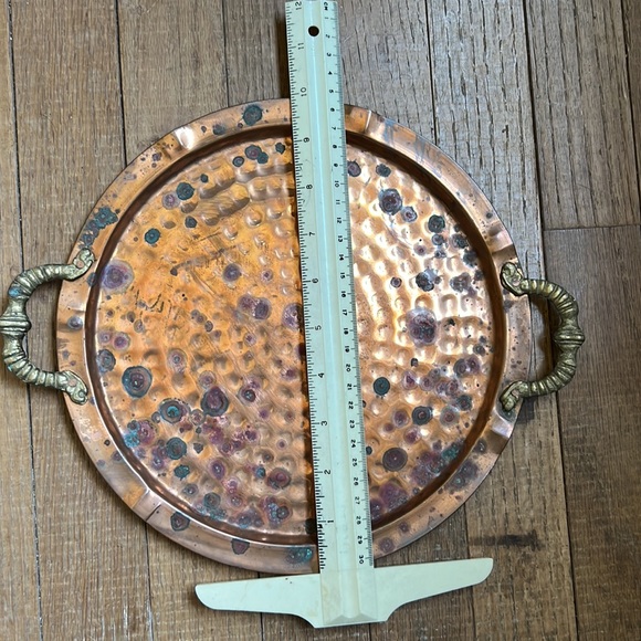 Vintage copper round serving trey with brass handles hammered design, rustic - Picture 16 of 16